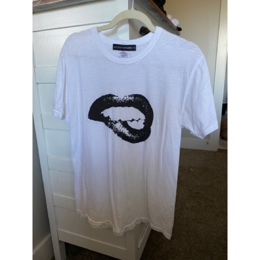 VICI dolls lip tshirt